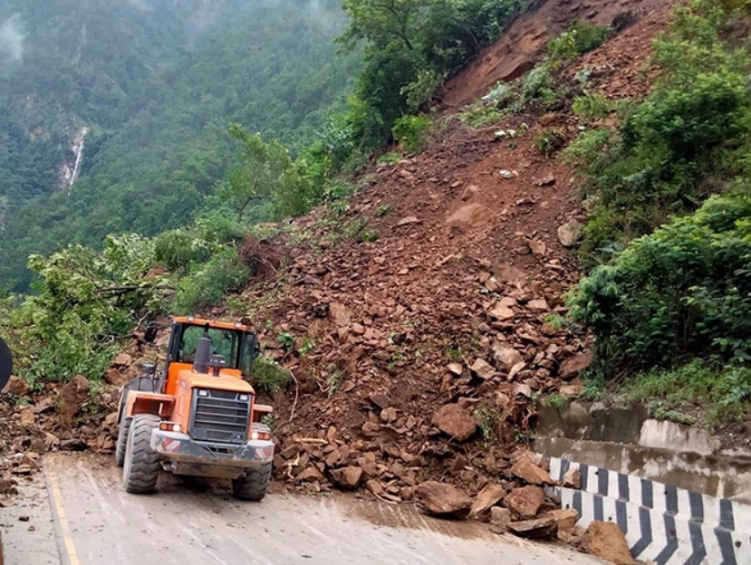 नारायणगढ–मुग्लिन सडक सञ्चालन हुन अनिश्चित, वैकल्पिक मार्ग प्रयोग गर्न आग्रह